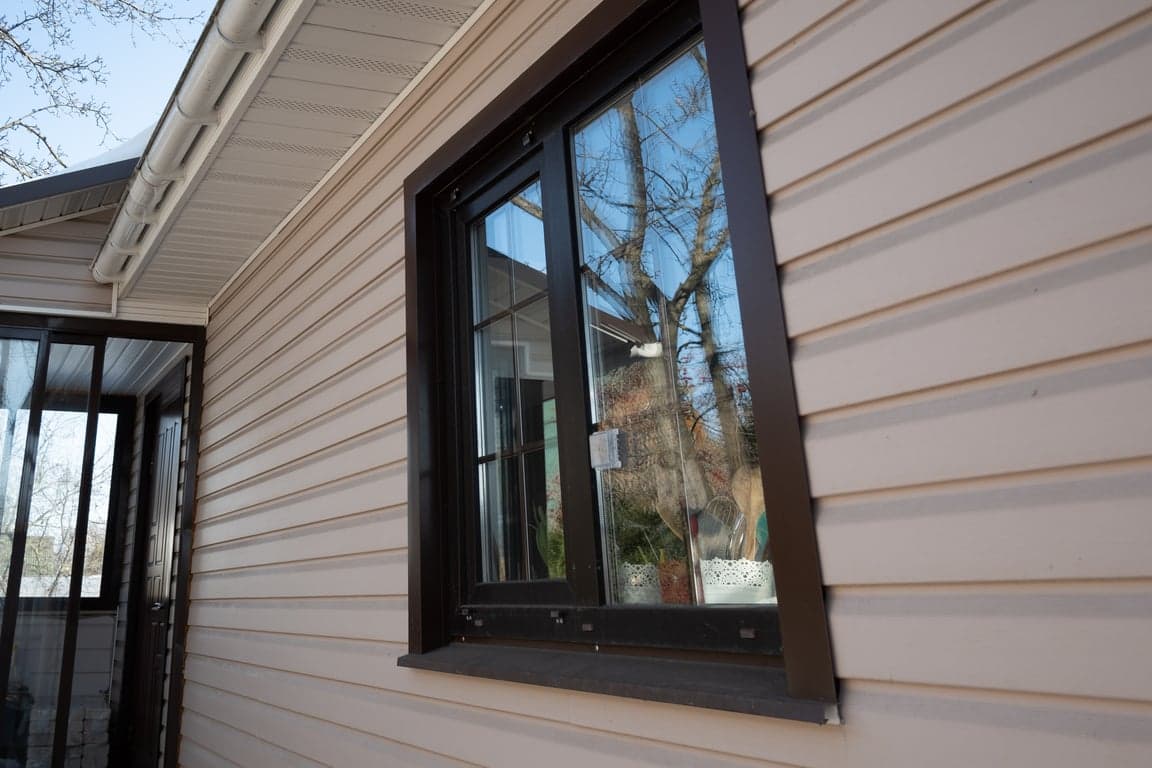 Vinyl vs. Hardie Plank: Upgrading Your Exterior Defenses